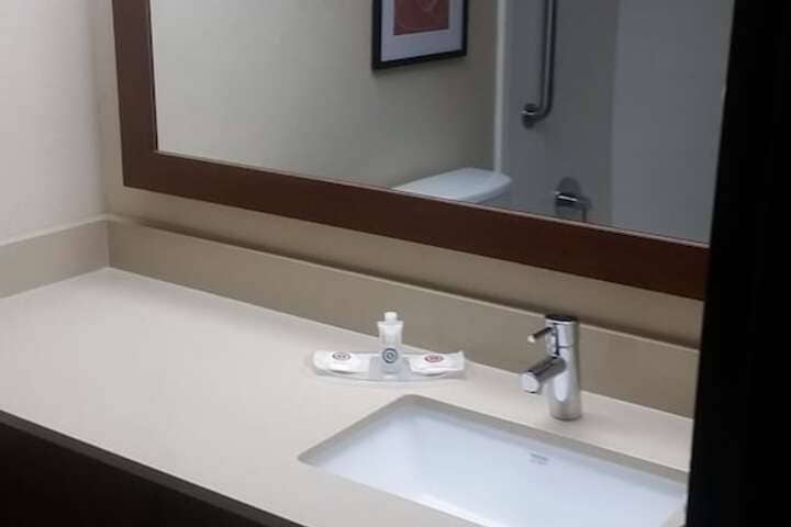 Room 26 of 38