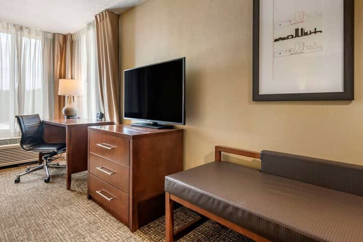 Room 10 of 38