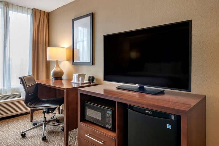 Room 9 of 38